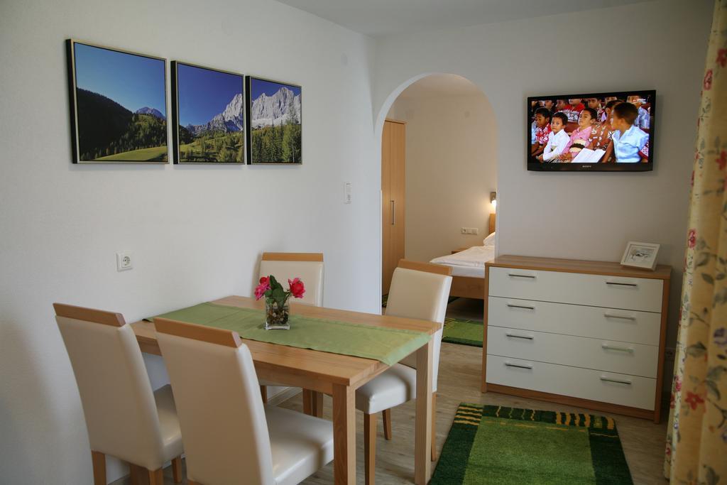 Apartmenthaus Dornroeschen Ramsau am Dachstein Camera foto